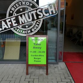 Café Mutsch Beschriftung Eingangstüre